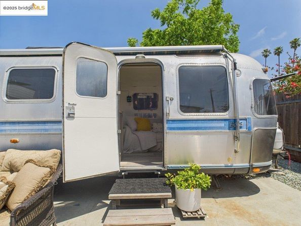 2602 Adeline St, Oakland CA 94607