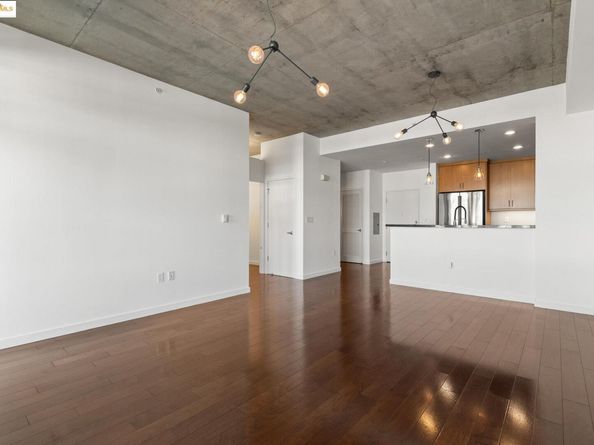288 3rd St 507, Oakland CA 94607