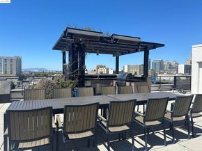 288 3rd St 507, Oakland CA 94607