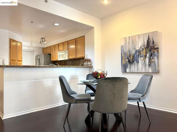 320 Caldecott Ln 127, Oakland CA 94618