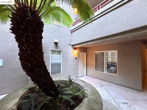 320 Caldecott Ln 127, Oakland CA 94618