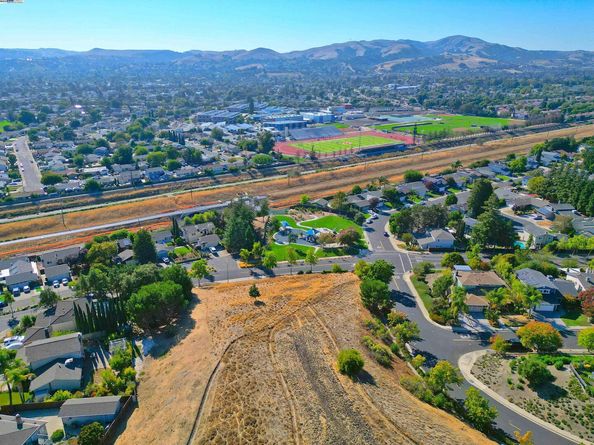 7653 Turquoise St, Dublin CA 94568