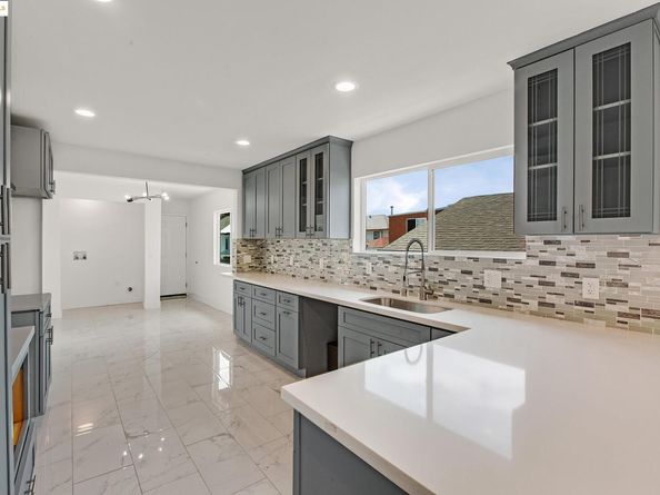 2906 Adeline St, Oakland CA 94608