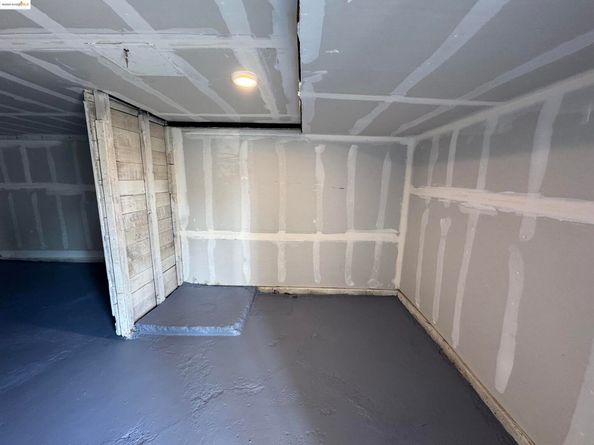 878 Athens Ave, Oakland CA 94607