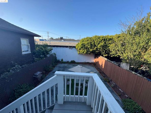 878 Athens Ave, Oakland CA 94607