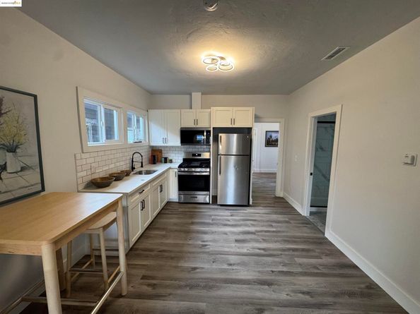 878 Athens Ave, Oakland CA 94607