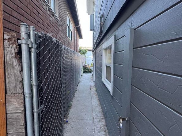 878 Athens Ave, Oakland CA 94607