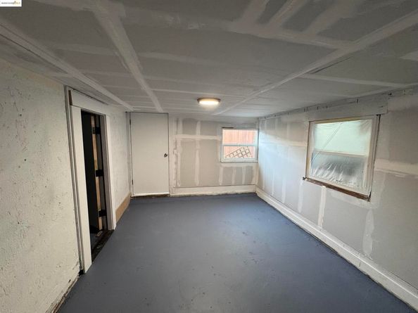 878 Athens Ave, Oakland CA 94607