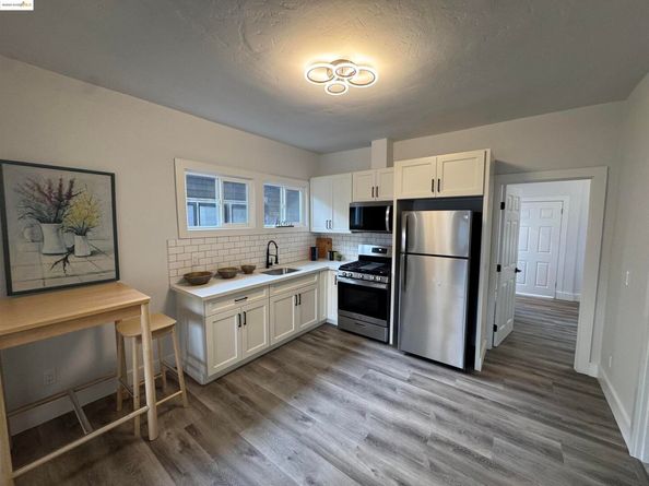 878 Athens Ave, Oakland CA 94607