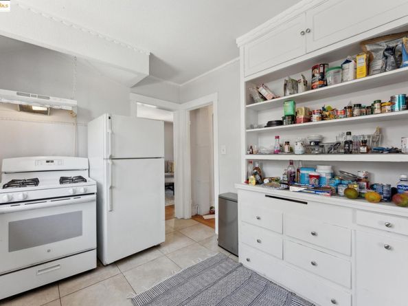 2823 11Th Ave B, Oakland CA 94610