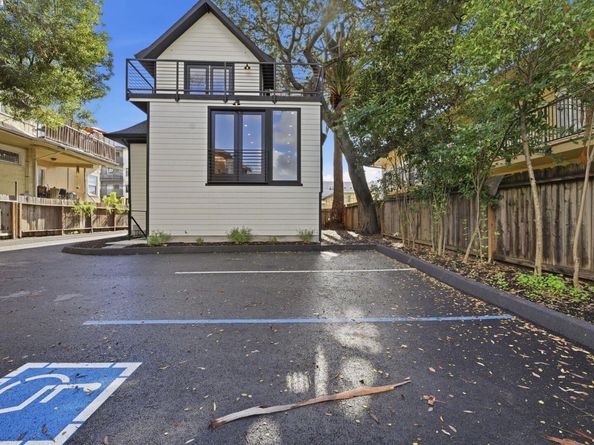 335 Hanover Ave, Oakland CA 94606