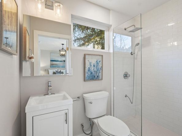 335 Hanover Ave, Oakland CA 94606