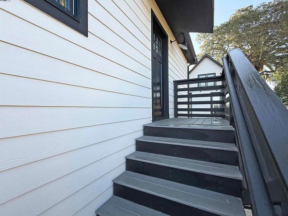 335 Hanover Ave, Oakland CA 94606