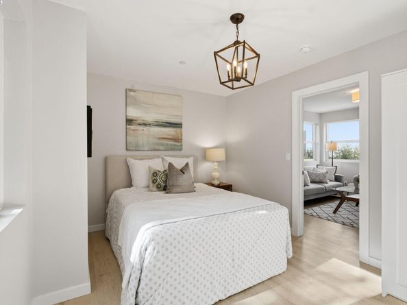 335 Hanover Ave, Oakland CA 94606