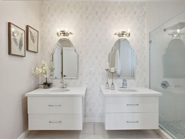 335 Hanover Ave, Oakland CA 94606