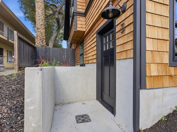 335 Hanover Ave, Oakland CA 94606