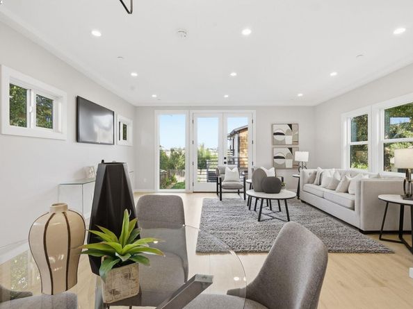 335 Hanover Ave, Oakland CA 94606