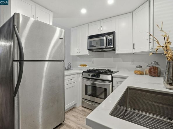 1520 Schenone Ct 7, Concord CA 94521