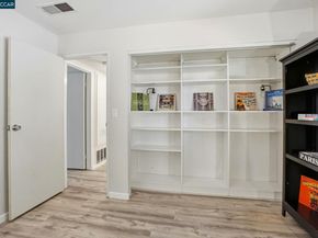 1520 Schenone Ct 7, Concord CA 94521