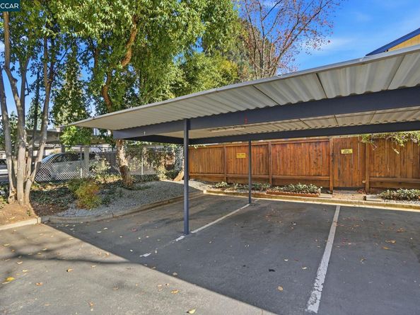 1520 Schenone Ct 7, Concord CA 94521