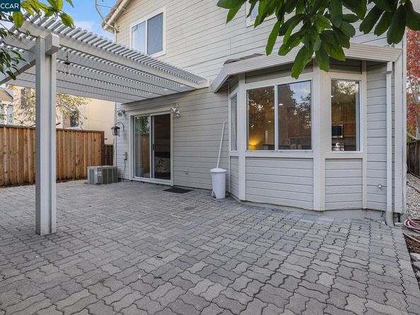 745 Bayshore St, Martinez CA 94553