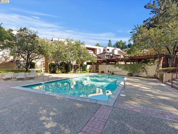 25912 Hayward Blvd Unit 204, Hayward CA 94542