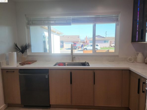 15373 Inverness St, San Leandro CA 94579