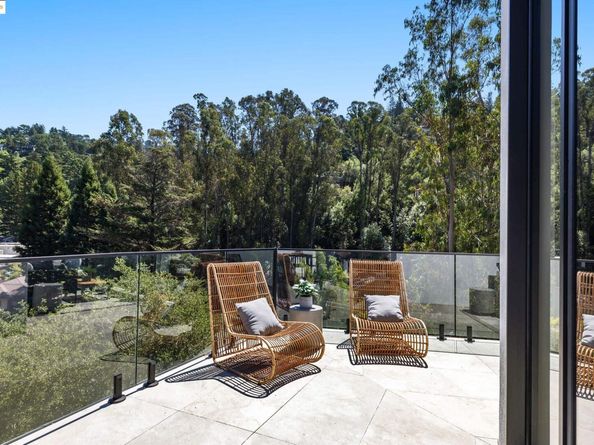 7260 Woodrow Drive, Oakland CA 94611