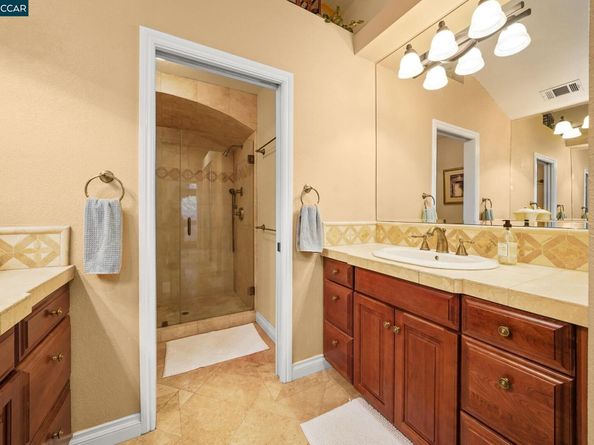 814 Chert Pl, Clayton CA 94517