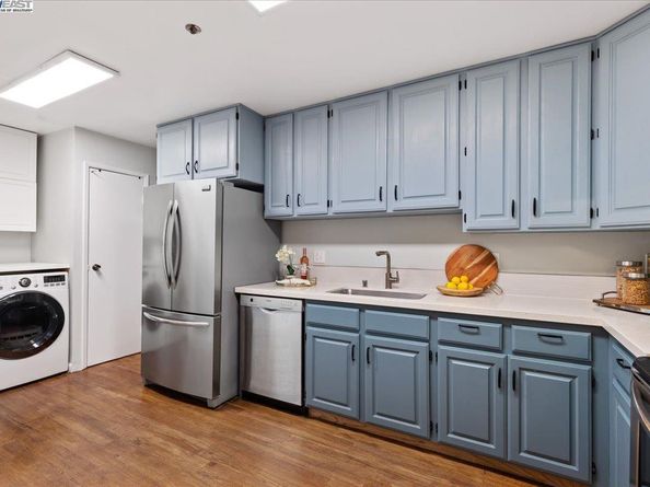 933 Shoreline Dr 203, Alameda CA 94501