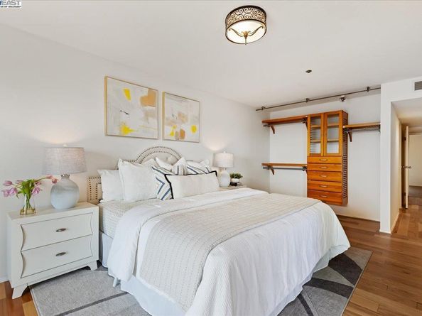 933 Shoreline Dr 203, Alameda CA 94501