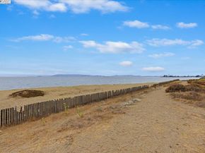 933 Shoreline Dr 203, Alameda CA 94501