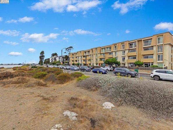 933 Shoreline Dr 203, Alameda CA 94501