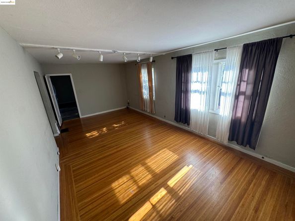 6440 Sunnymere, Oakland CA 94605