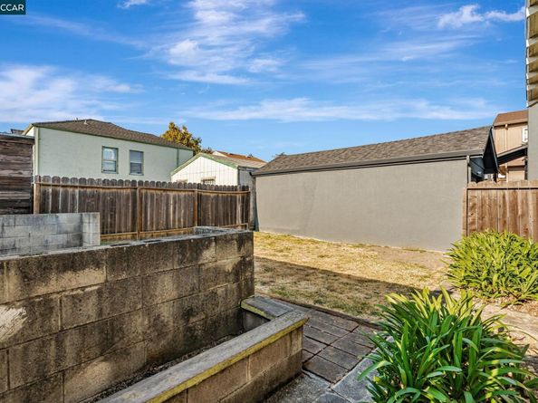 1921 106th Avenue, Oakland CA 94603