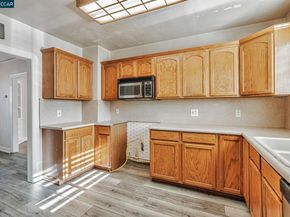 1921 106th Avenue, Oakland CA 94603