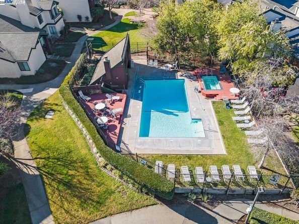 109 Holly Oak Ln, Alameda CA 94502