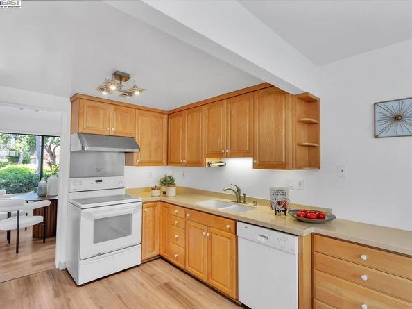 109 Holly Oak Ln, Alameda CA 94502