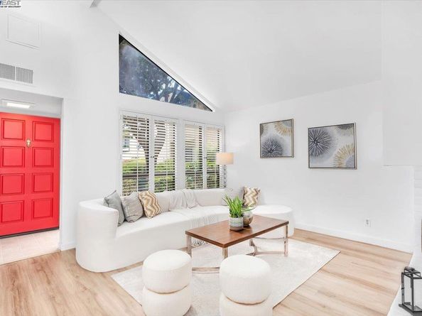 109 Holly Oak Ln, Alameda CA 94502
