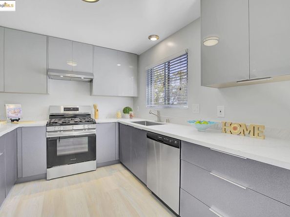 1701 Central Ave P, Alameda CA 94501