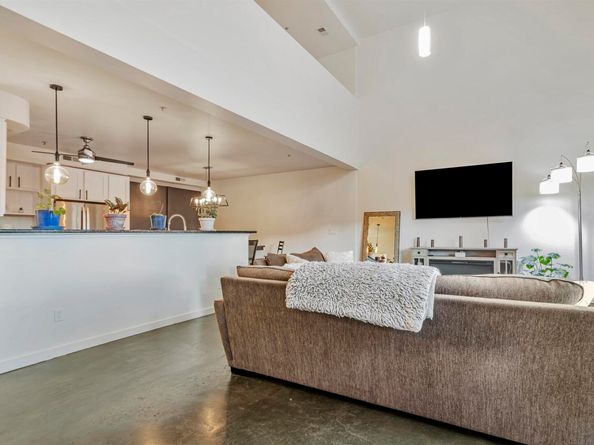 850 West Grand Ave. 6, Oakland CA 94607
