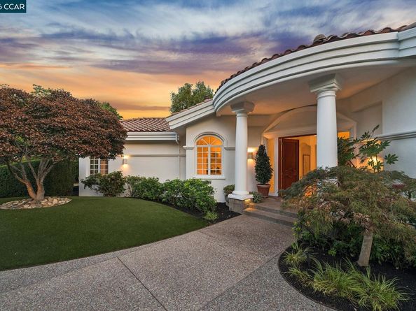 2 Reliez Manor Ct, Lafayette CA 94549