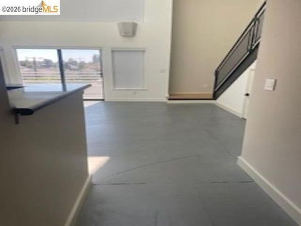 850 W Grand Ave 17, Oakland CA 94607