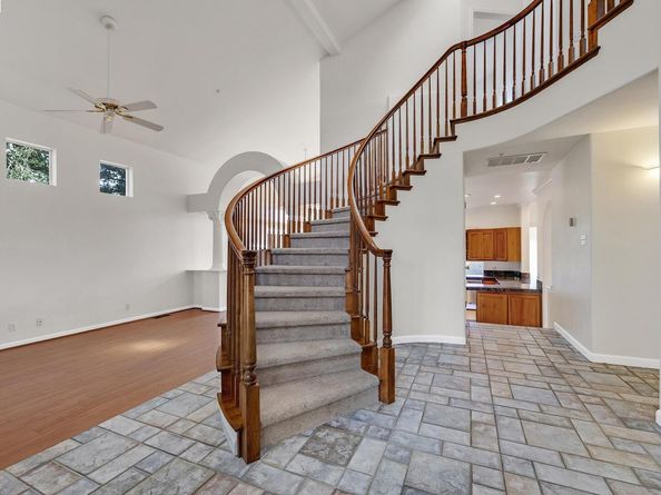 2825 Hillcrest Avenue, Hayward CA 94542