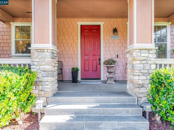 2036 Serra Ln, Hercules CA 94547