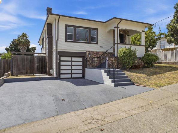 4207 Carrington St, Oakland CA 94601