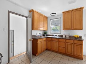 1137 Seminary Ave, Oakland CA 94621
