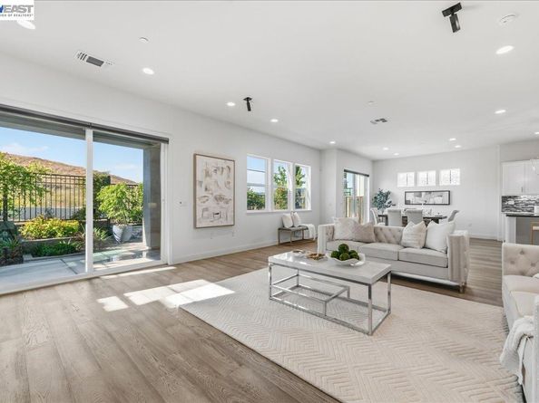 4527 Pine Mountain Way, Dublin CA 94568