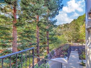 74 Yarrow Valley Ln, Orinda CA 94563