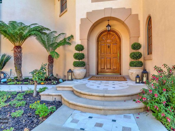 74 Yarrow Valley Ln, Orinda CA 94563